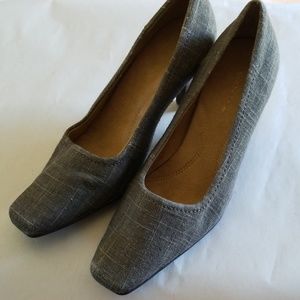 Aerosoles Grey Plaid Pumps